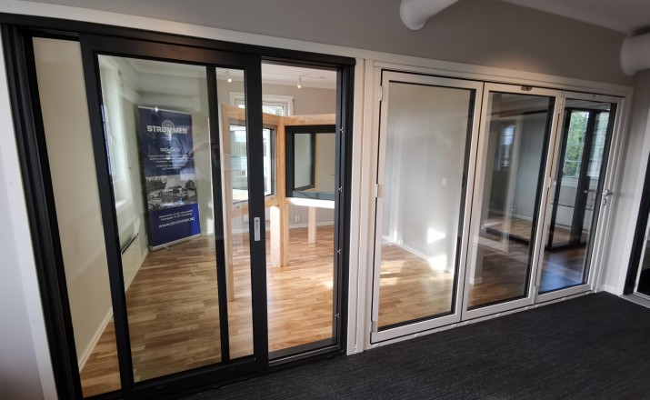 Strømmen AS showroom_vinduer, dører, skyvedører og foldedører til terrasse