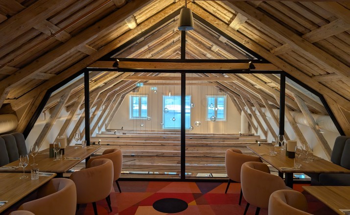 custom-designed folding doors, entrance doors, and internal partitions for Restaurant Victor