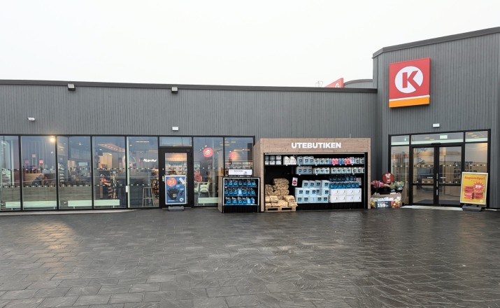 Automatinės degalinės įėjimo durys Circle K Järna