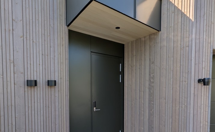 Strømmen aluminium panel door