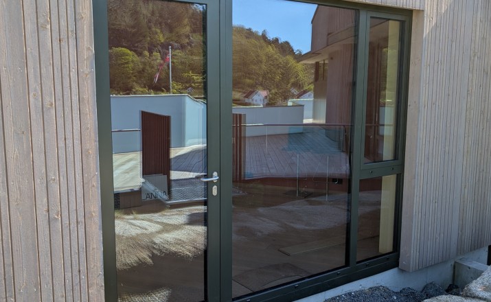 Strømmen balcony door in aluminium