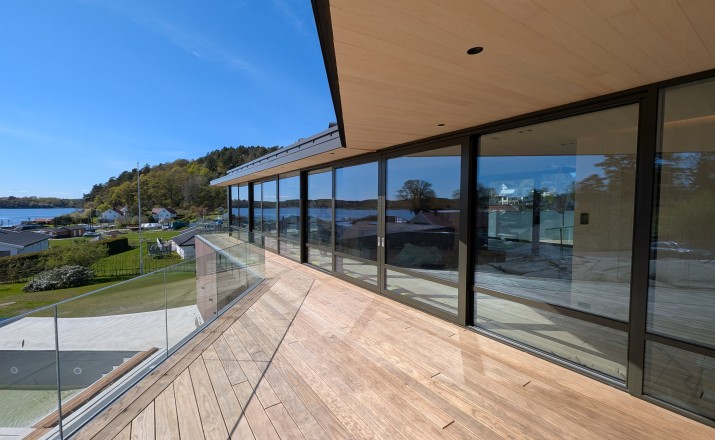Strømmen glass façade and sliding doors