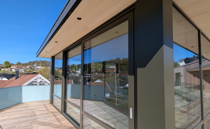 Strømmen full aluminium sliding door and glass façade