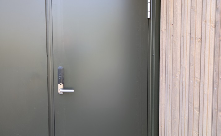 Strømmen sealed aluminium door