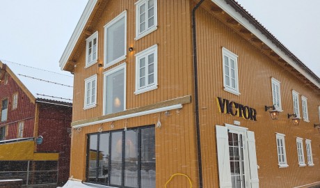 Strommen Group supplied custom-designed folding doors, entrance doors, and internal partitions for Restaurant Victor