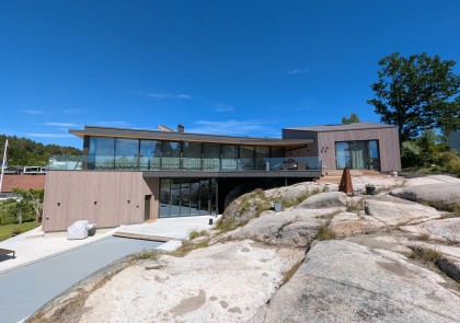 Foldedører og skyvedører, vinduer, glassfasader, inngangsdører Schüco